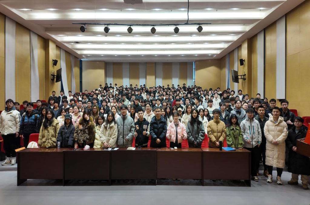 ICT青年说——网络与通信工程学院2024年度 “青春挺膺，榜样力量”分享会顺利举行
